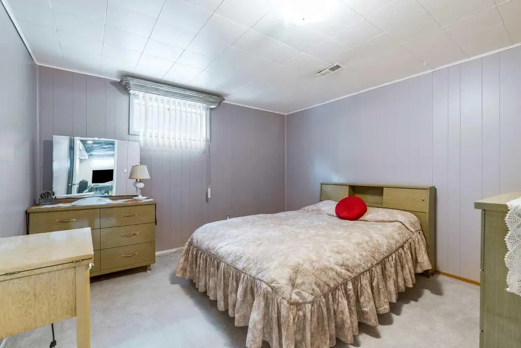 126 Springwood Drive SW Calgary AB T2W 0K5