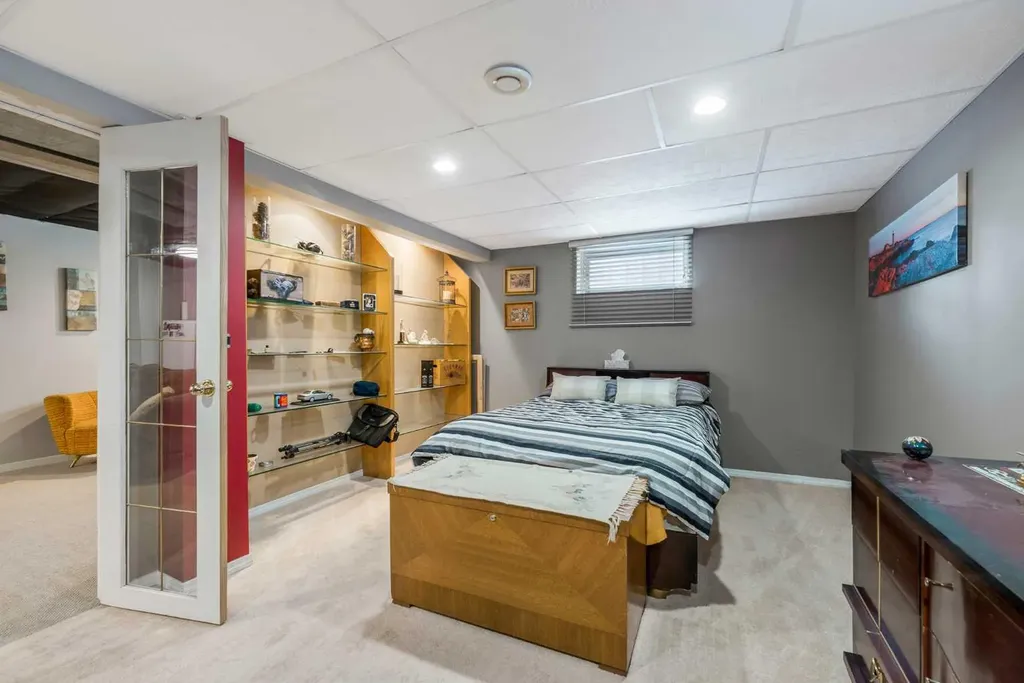 126 Springwood Drive SW Calgary AB T2W 0K5