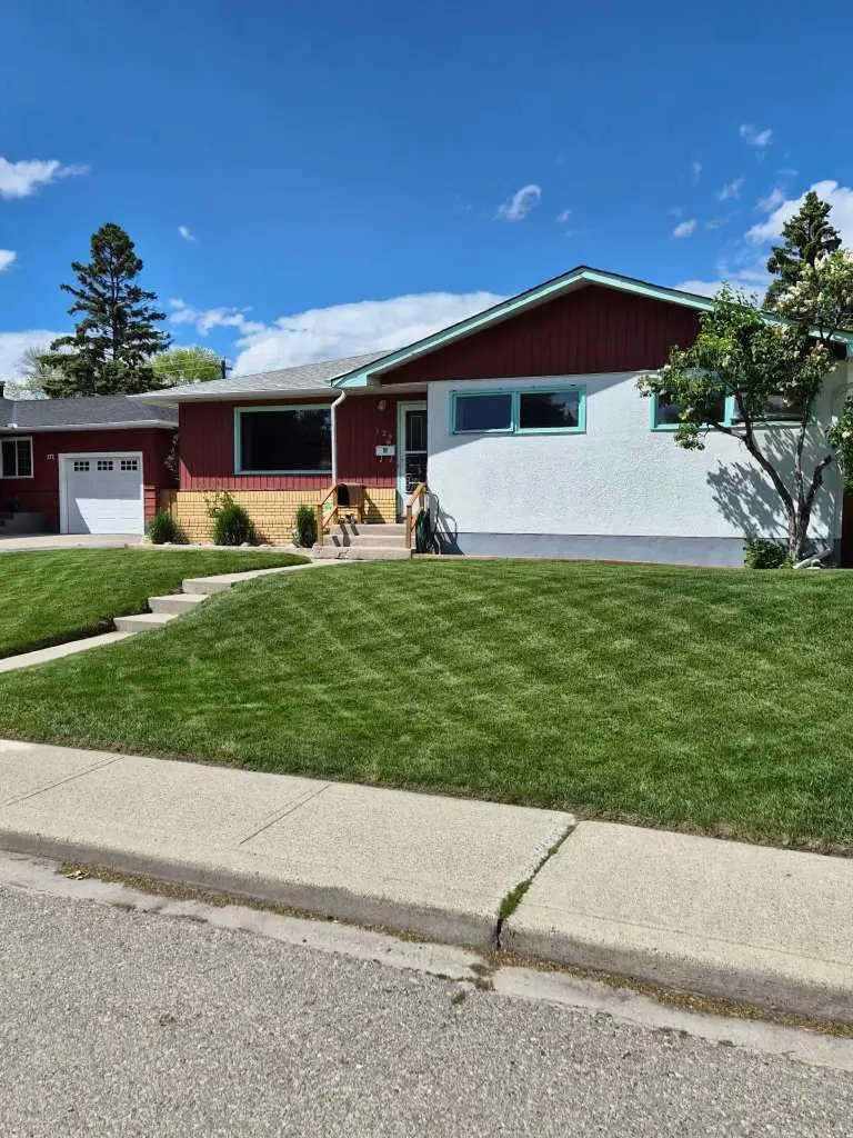 126 Springwood Drive SW Calgary AB T2W 0K5