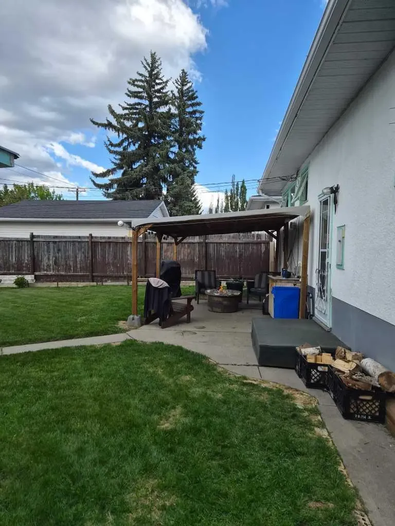 126 Springwood Drive SW Calgary AB T2W 0K5