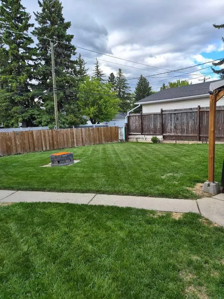 126 Springwood Drive SW Calgary AB T2W 0K5