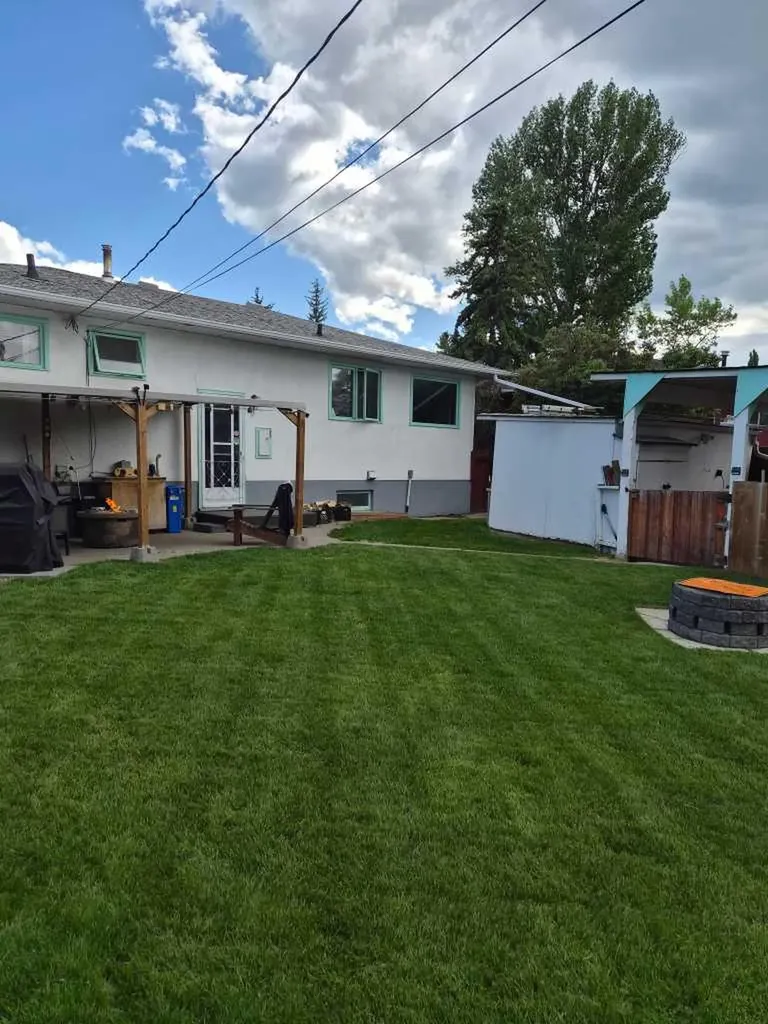 126 Springwood Drive SW Calgary AB T2W 0K5
