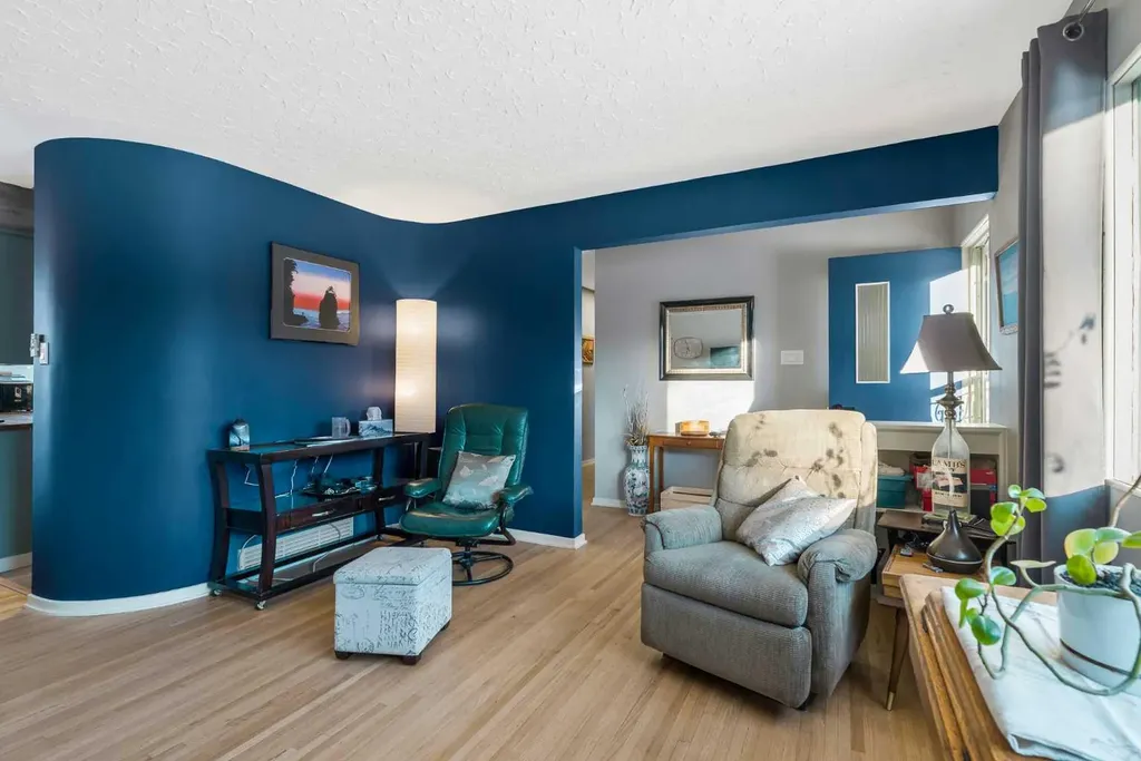 126 Springwood Drive SW Calgary AB T2W 0K5