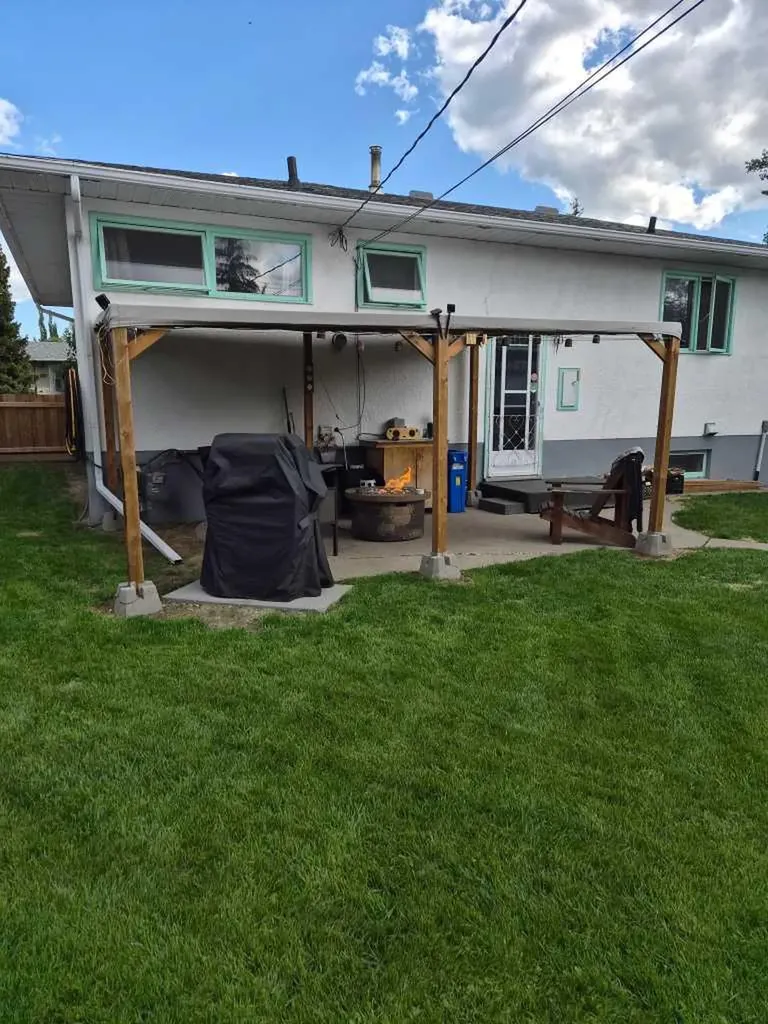 126 Springwood Drive SW Calgary AB T2W 0K5