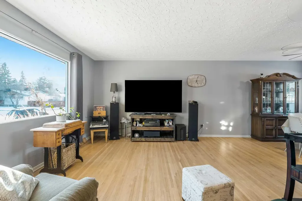 126 Springwood Drive SW Calgary AB T2W 0K5
