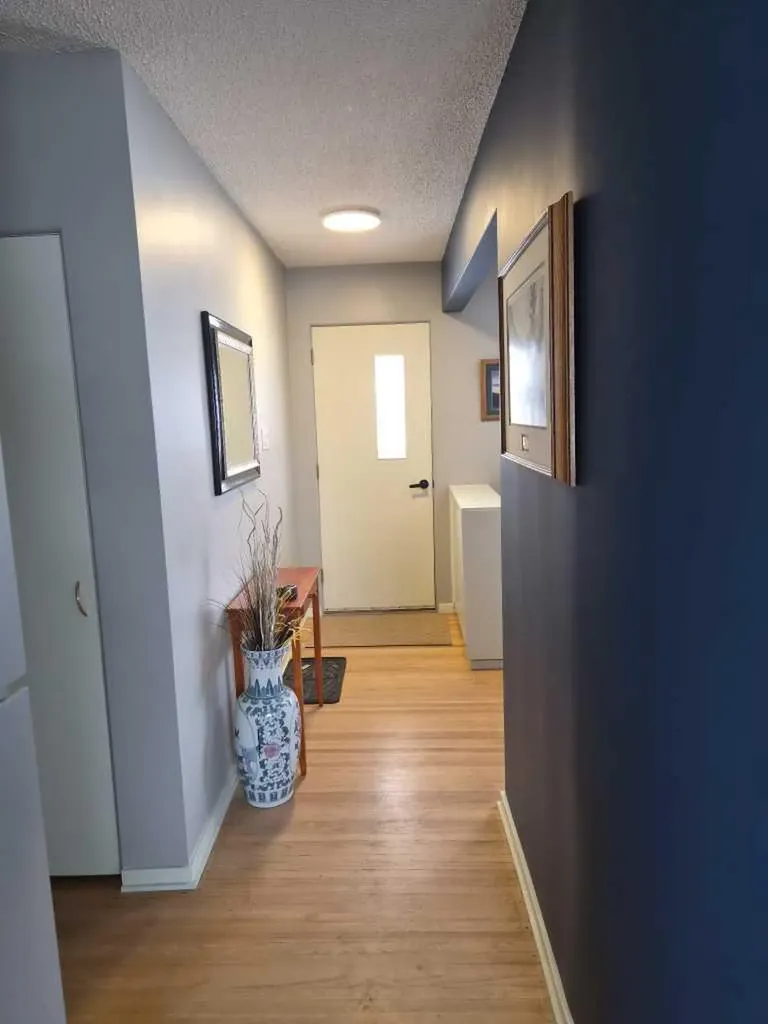 126 Springwood Drive SW Calgary AB T2W 0K5