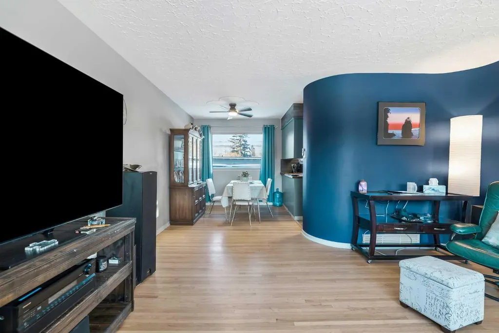 126 Springwood Drive SW Calgary AB T2W 0K5