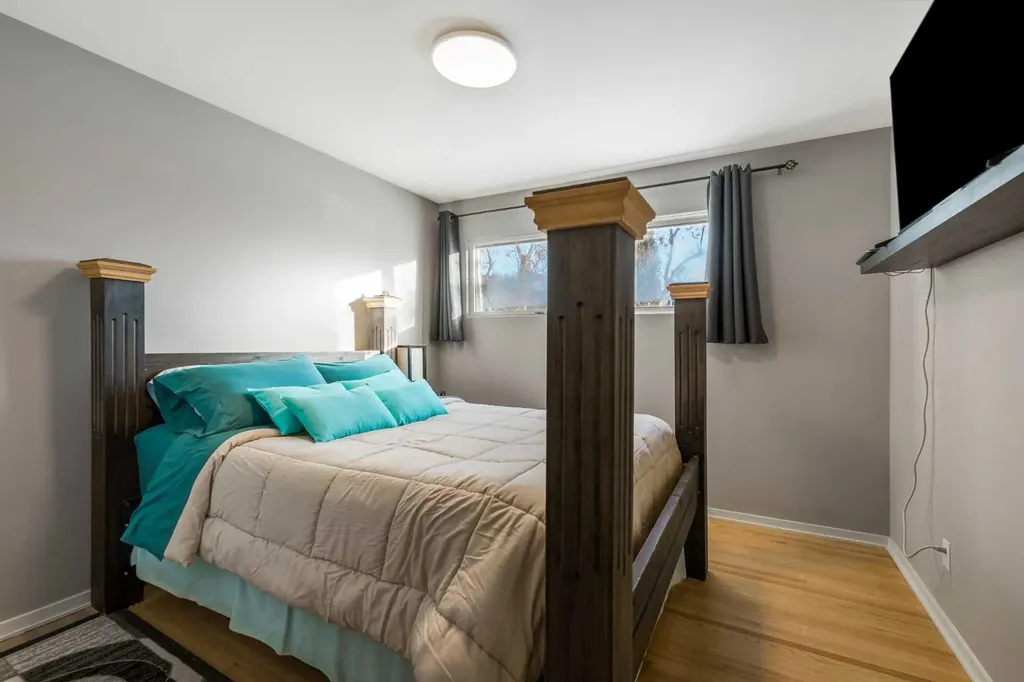 126 Springwood Drive SW Calgary AB T2W 0K5