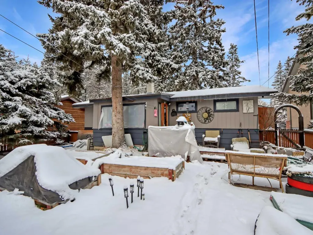 813 13th Street Canmore AB T1W1W5