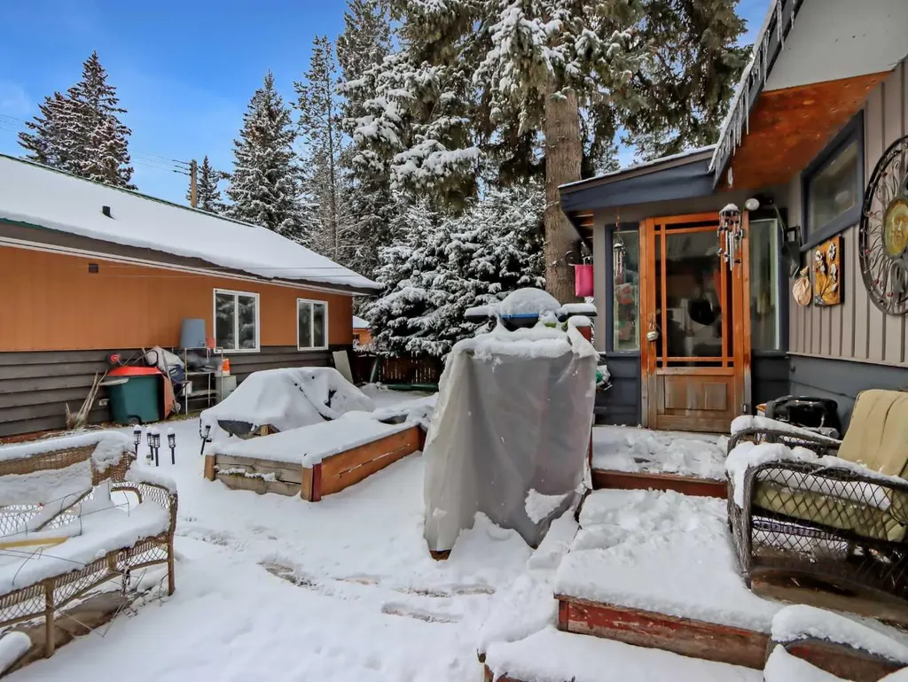 813 13th Street Canmore AB T1W1W5