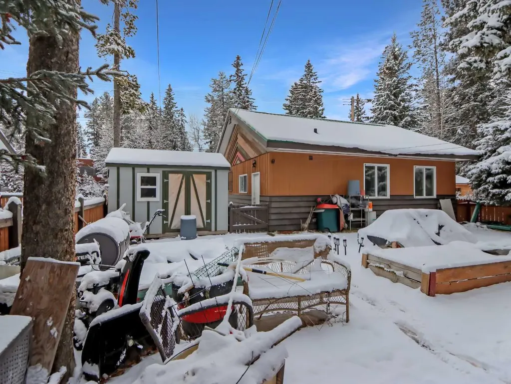 813 13th Street Canmore AB T1W1W5