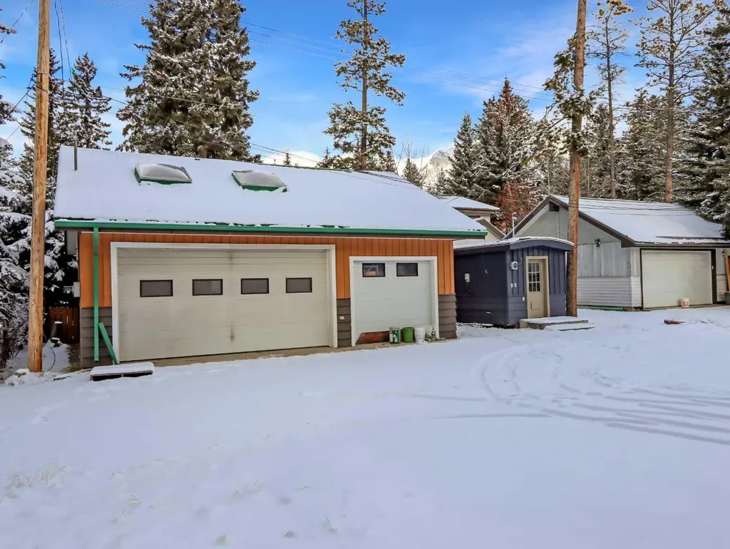 813 13th Street Canmore AB T1W1W5