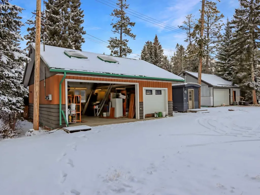 813 13th Street Canmore AB T1W1W5