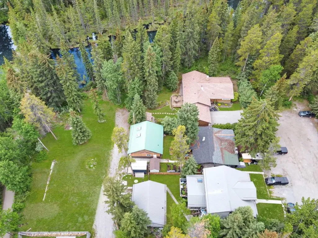 813 13th Street Canmore AB T1W1W5