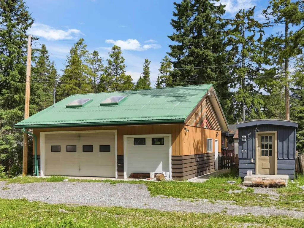 813 13th Street Canmore AB T1W1W5
