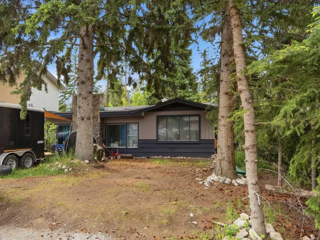 813 13th Street Canmore AB T1W1W5