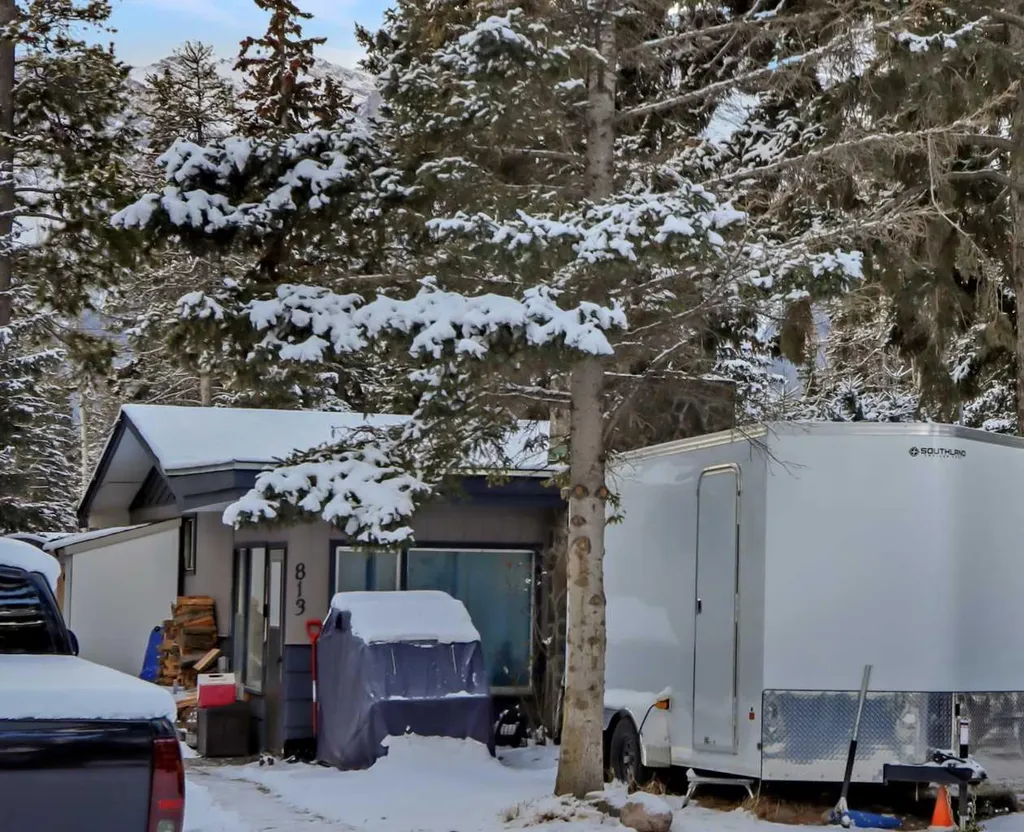 813 13th Street Canmore AB T1W1W5
