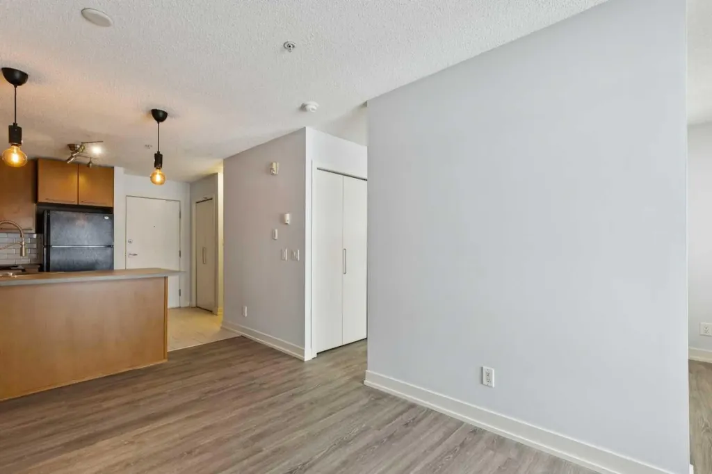 35 Richard Court SW Calgary AB T3E 7N9