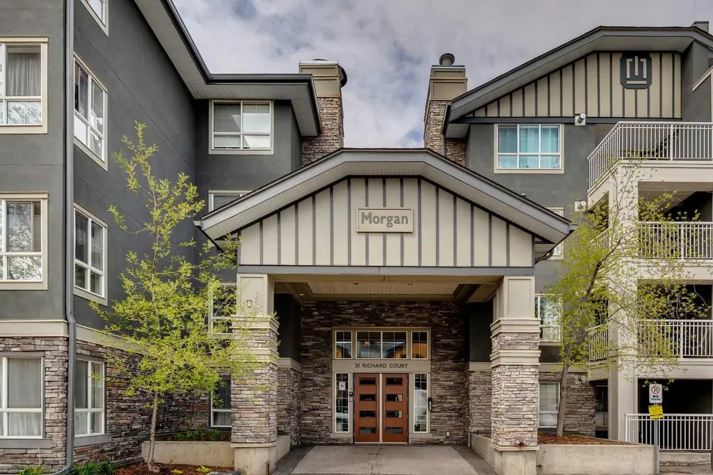 35 Richard Court SW Calgary AB T3E 7N9