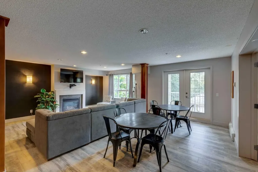 35 Richard Court SW Calgary AB T3E 7N9
