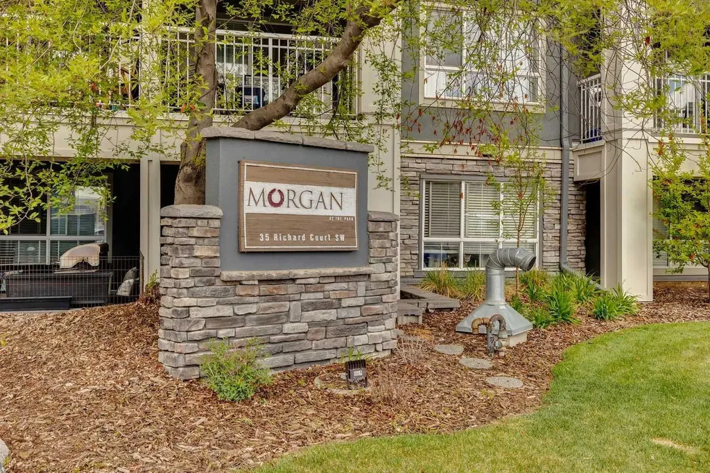 35 Richard Court SW Calgary AB T3E 7N9