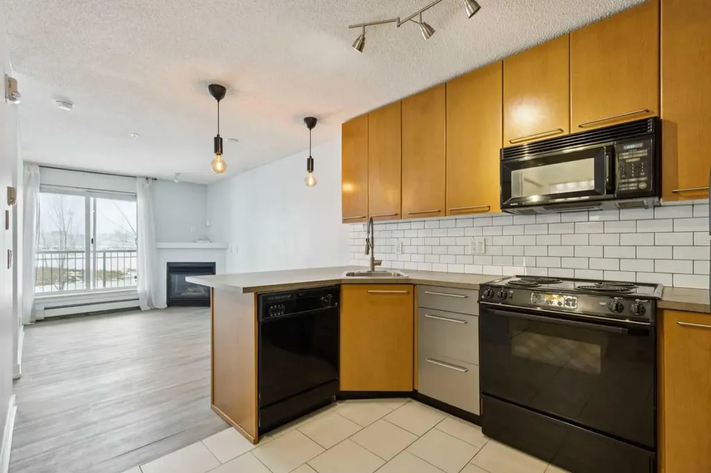 35 Richard Court SW Calgary AB T3E 7N9