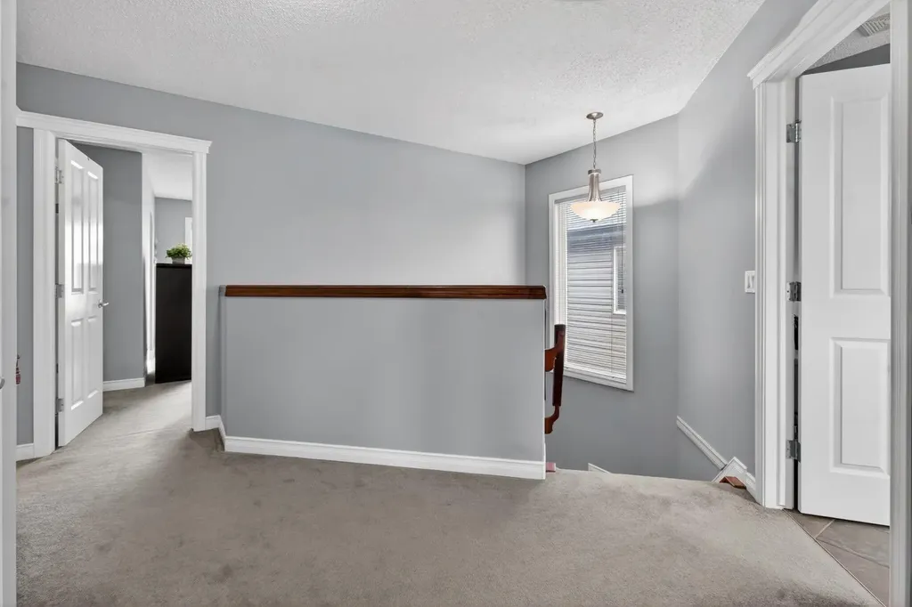 98 Evanscove Circle NW Calgary AB T3P 0A1