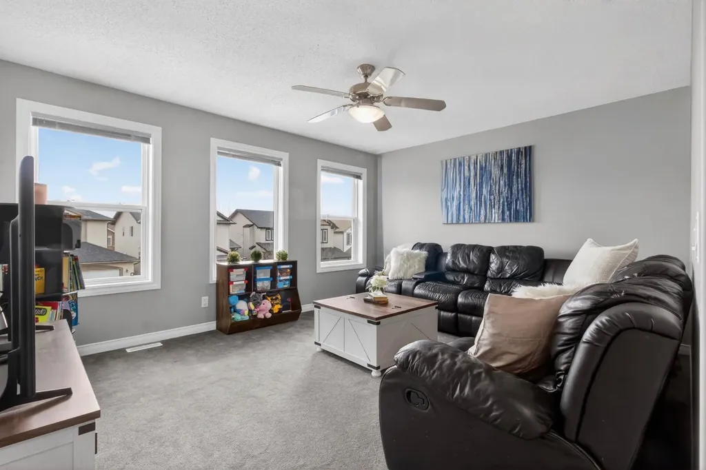 98 Evanscove Circle NW Calgary AB T3P 0A1