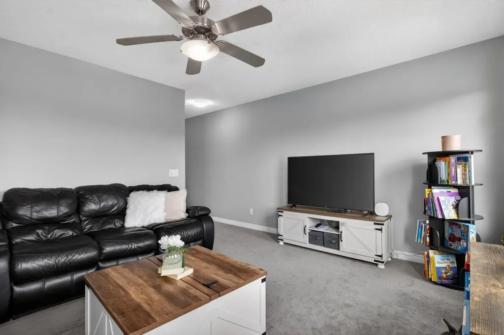 98 Evanscove Circle NW Calgary AB T3P 0A1