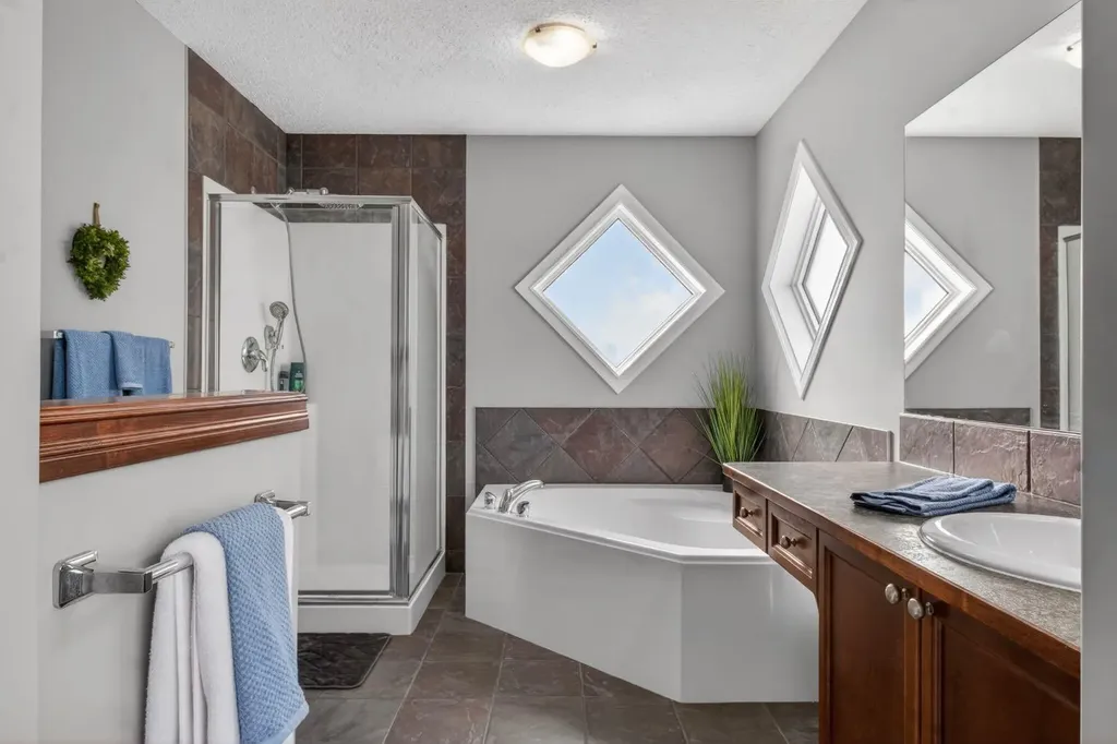 98 Evanscove Circle NW Calgary AB T3P 0A1