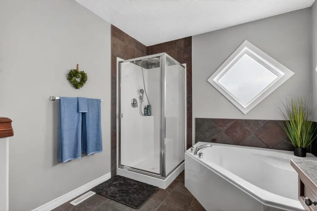 98 Evanscove Circle NW Calgary AB T3P 0A1