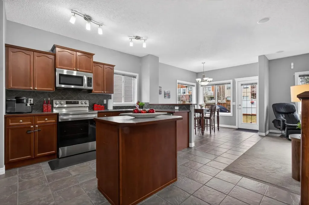 98 Evanscove Circle NW Calgary AB T3P 0A1