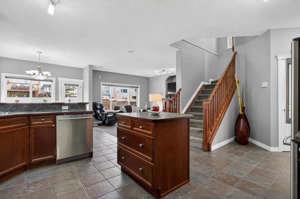 98 Evanscove Circle NW Calgary AB T3P 0A1