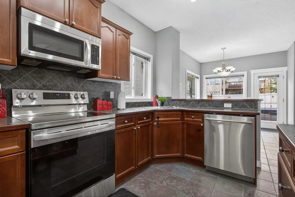 98 Evanscove Circle NW Calgary AB T3P 0A1