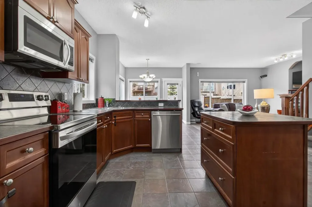 98 Evanscove Circle NW Calgary AB T3P 0A1