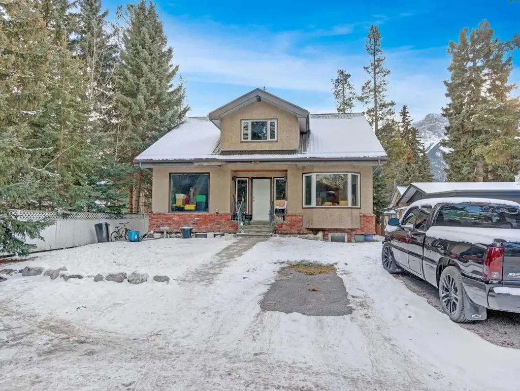 809 13 Street Canmore AB T1W1W5