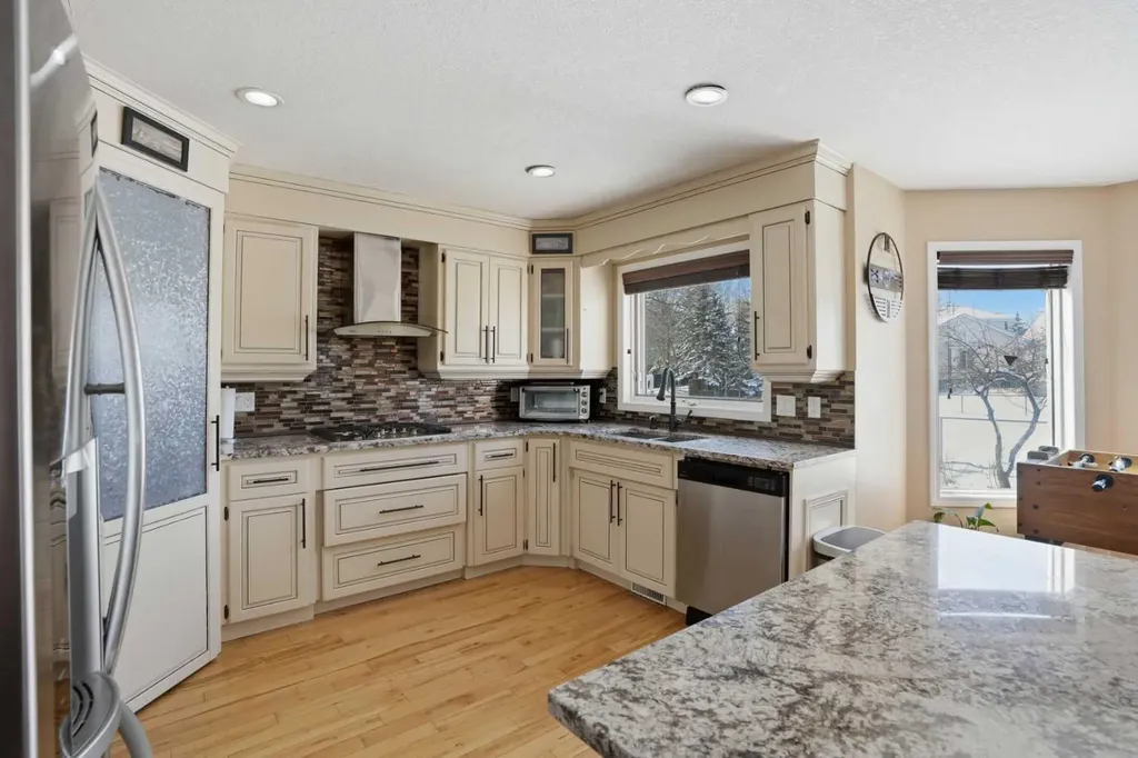 5221 Coral Shores Drive NE Calgary AB T3J 3J7