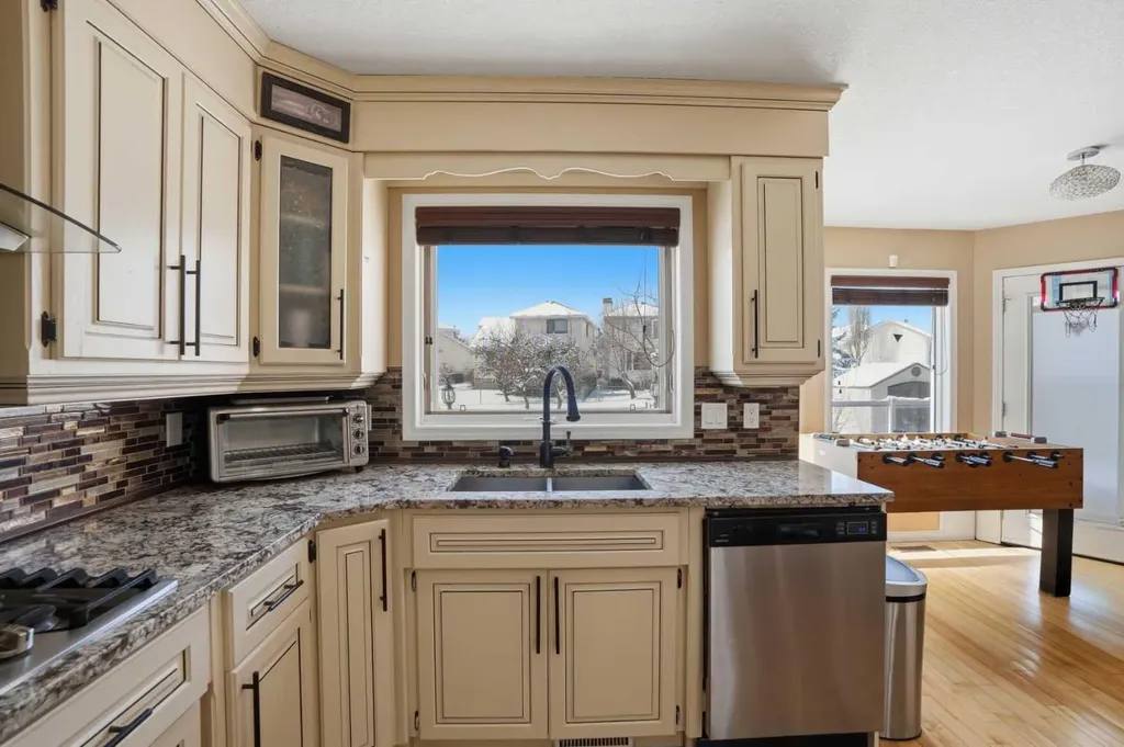 5221 Coral Shores Drive NE Calgary AB T3J 3J7