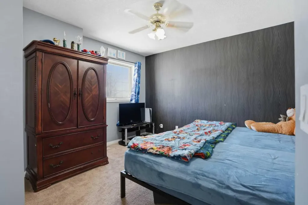 5221 Coral Shores Drive NE Calgary AB T3J 3J7