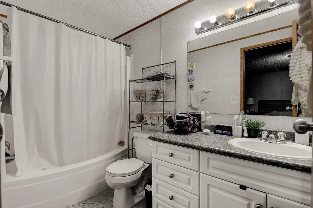 9518 111 Avenue Clairmont AB T0H0W3