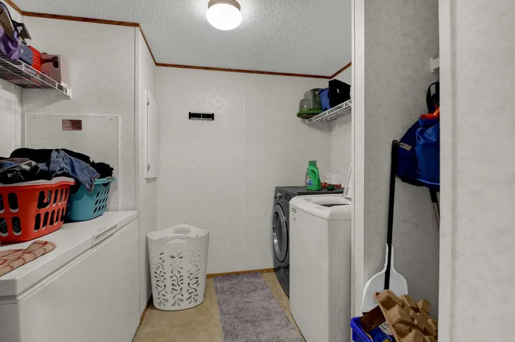 9518 111 Avenue Clairmont AB T0H0W3