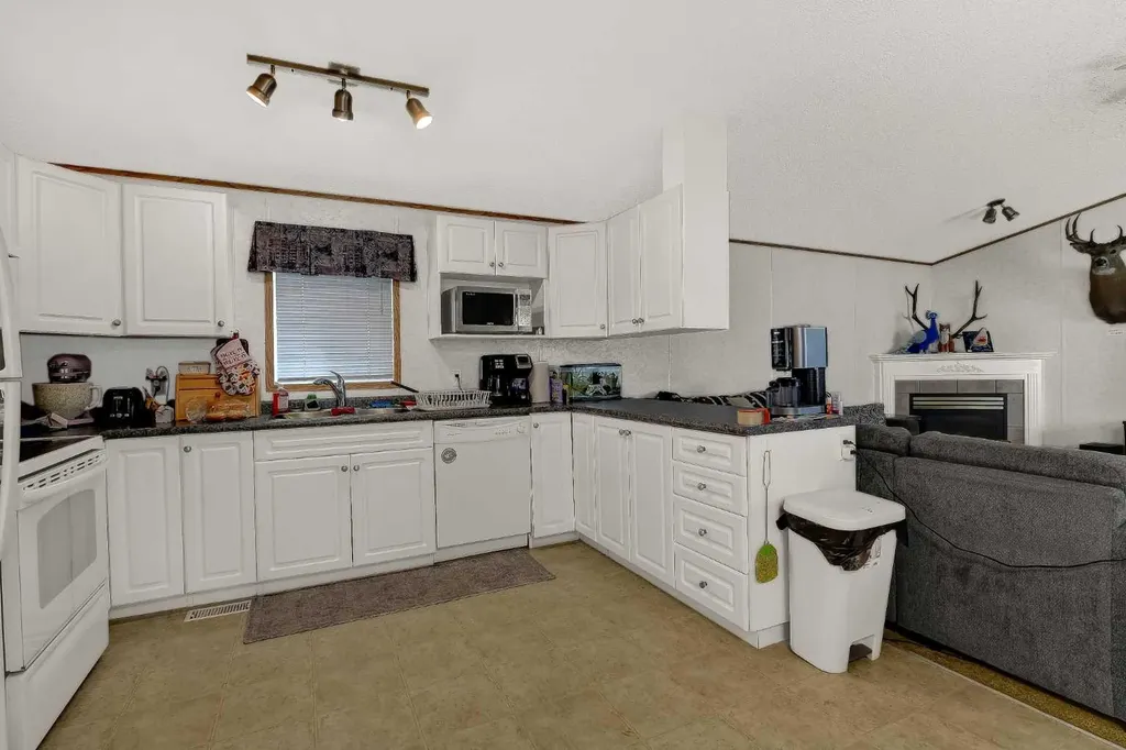9518 111 Avenue Clairmont AB T0H0W3