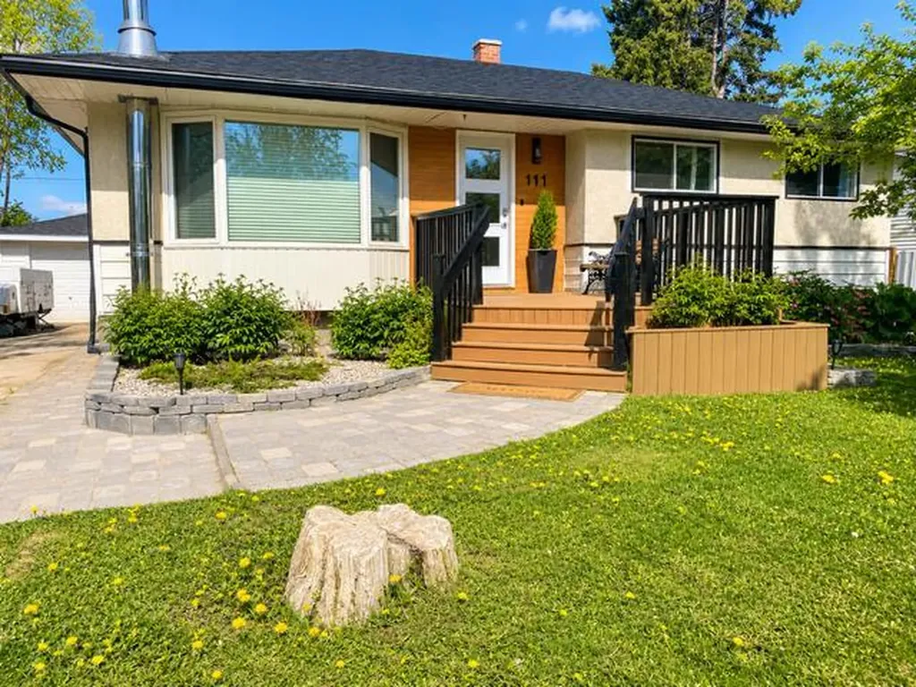 111 Willow Drive Hinton AB T7V1E5