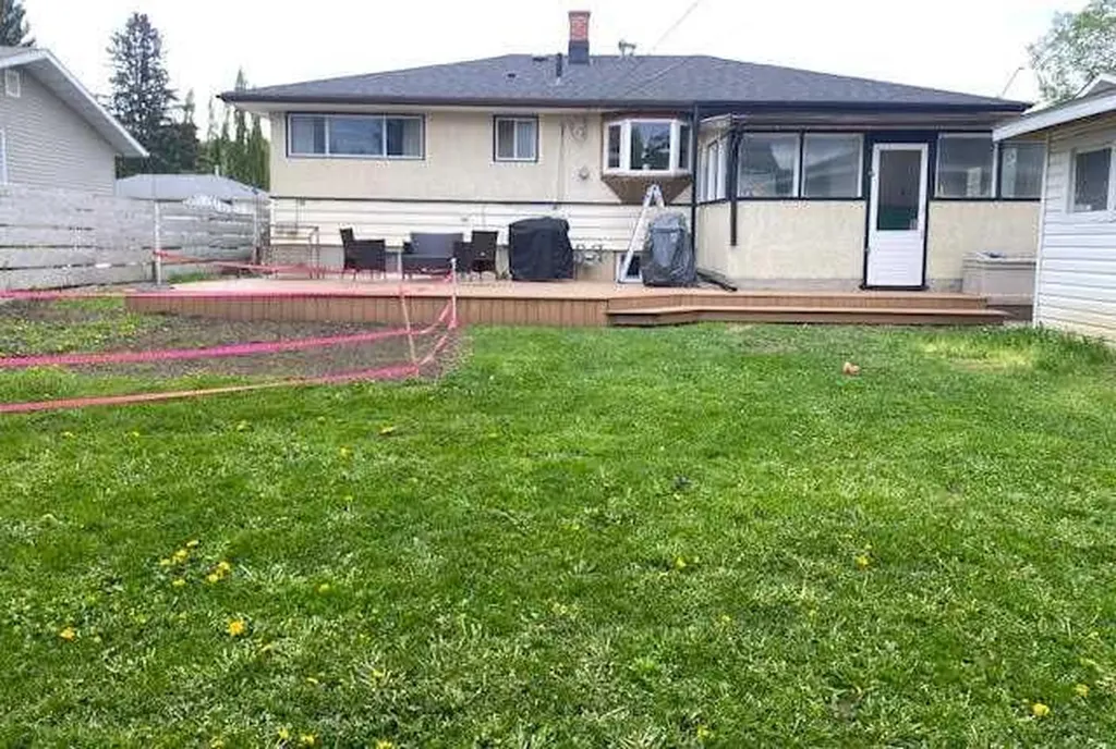 111 Willow Drive Hinton AB T7V1E5