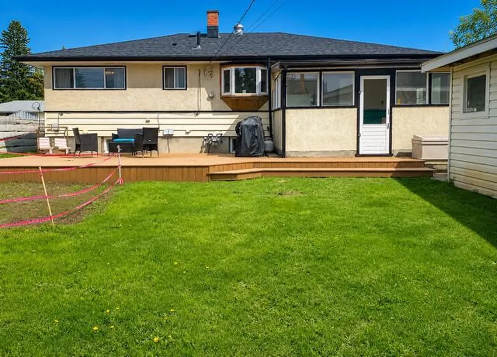 111 Willow Drive Hinton AB T7V1E5