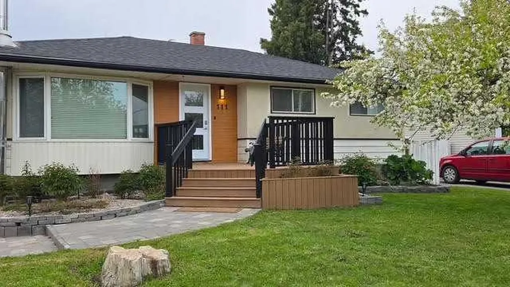 111 Willow Drive Hinton AB T7V1E5