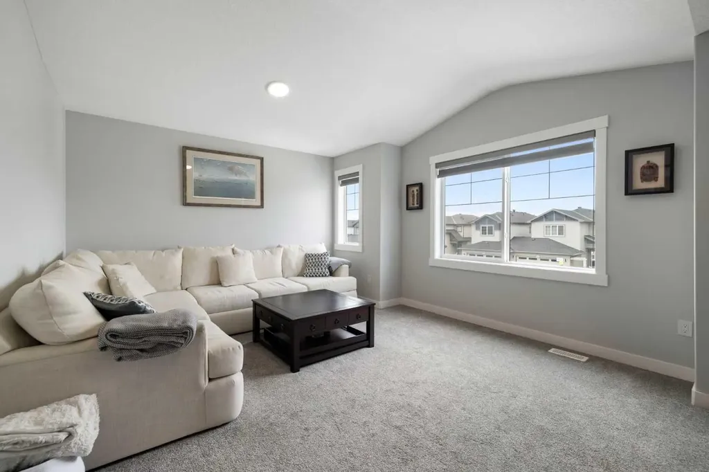 836 Edgefield Street Strathmore AB T1P 0A7