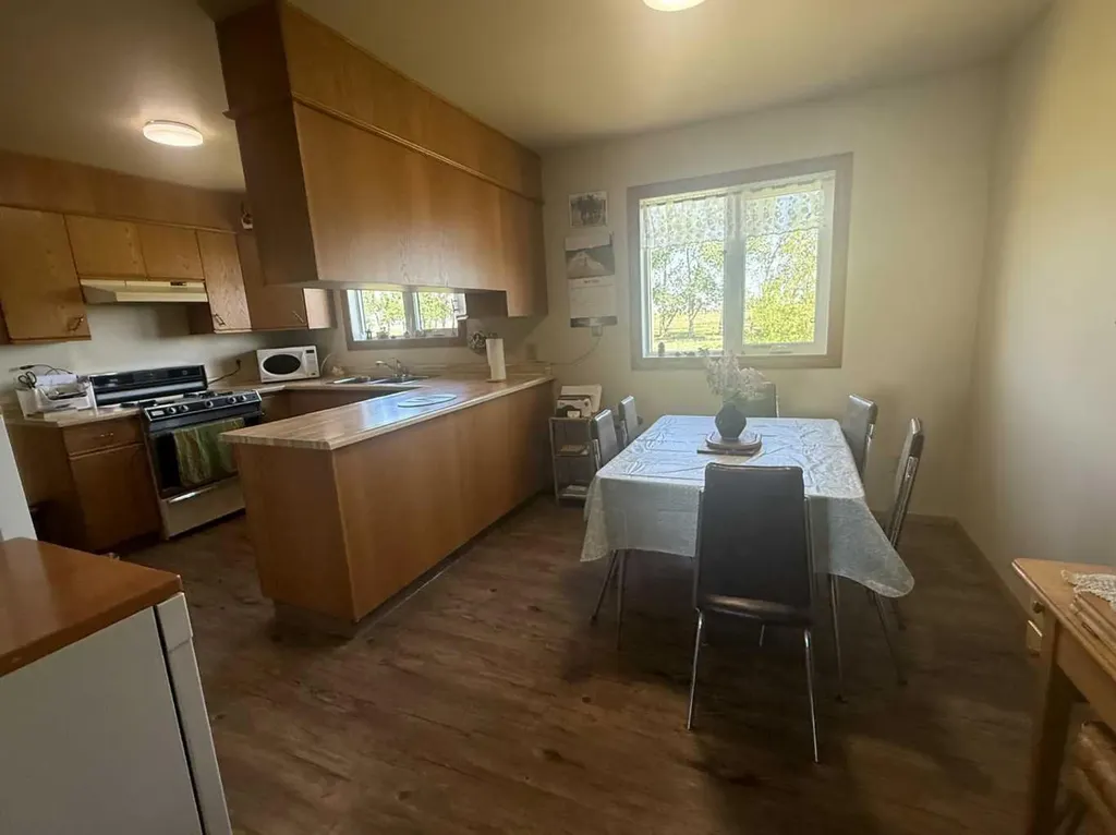 236 1 Avenue S Rural Special Areas No. 2 AB T0J 3P0