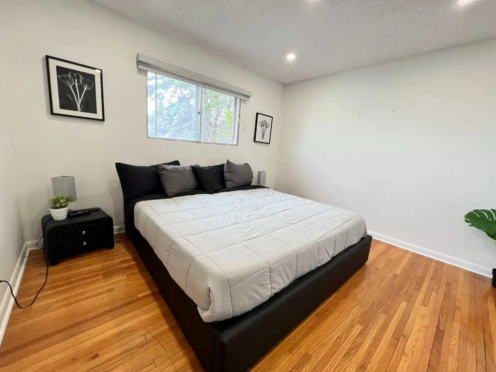 560 Northmount Drive NW Calgary AB T2K3J2