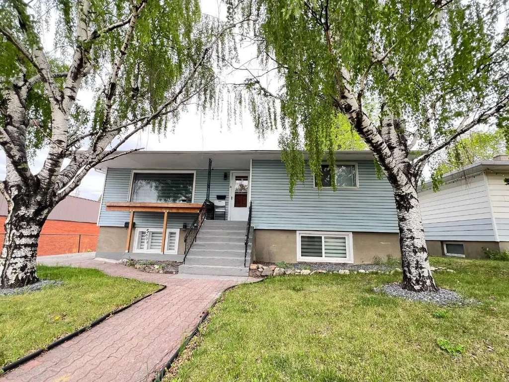 560 Northmount Drive NW Calgary AB T2K3J2